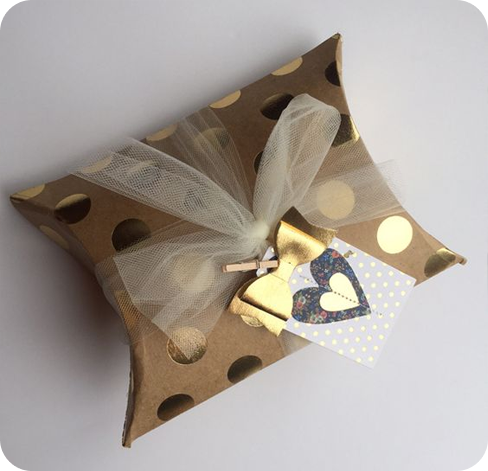 4-pillow-boxes-with-gold-foil
